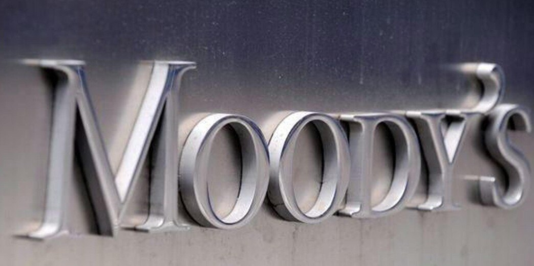 Rappresentazione visiva dell'articolo: Treasury e Rating Moody’s: comprare o no il debito americano?